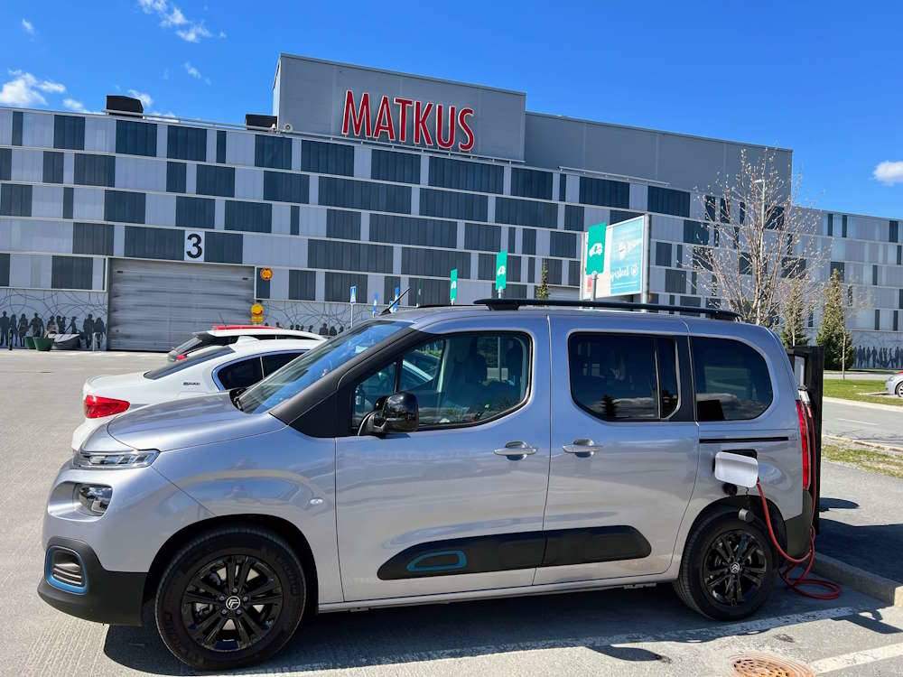 Citroen e-Berlingo 11kW latauksessa.
