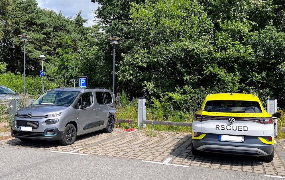 Sähköautolla Legolandiin.