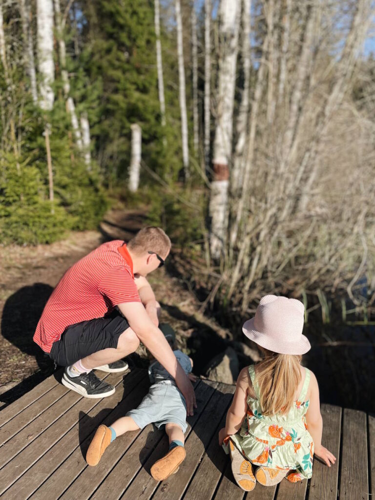 Cityspotting lasten kanssa luontokohteessa Tampereella.