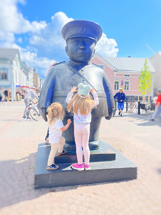 Oulun tori, toripolliisi.