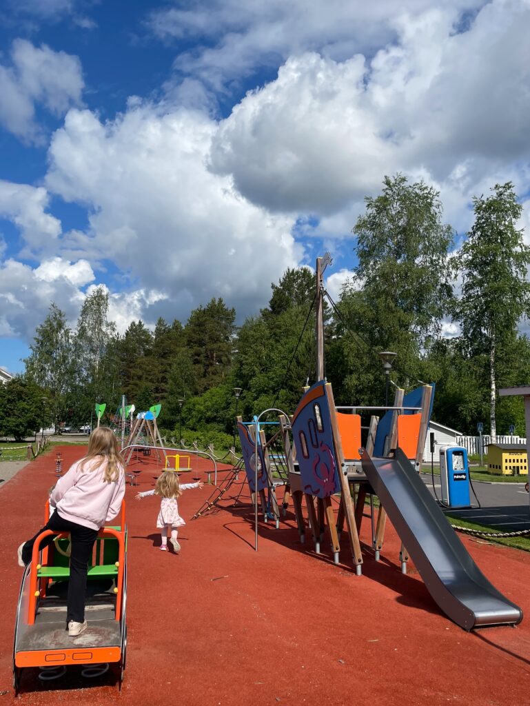 Automatkalla Lofooteille Pyhännän ABC.