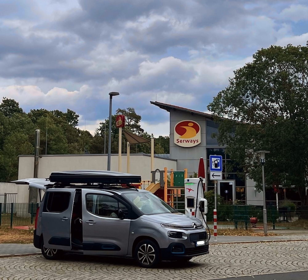 Levähdysalue Saksan autobahnalla.